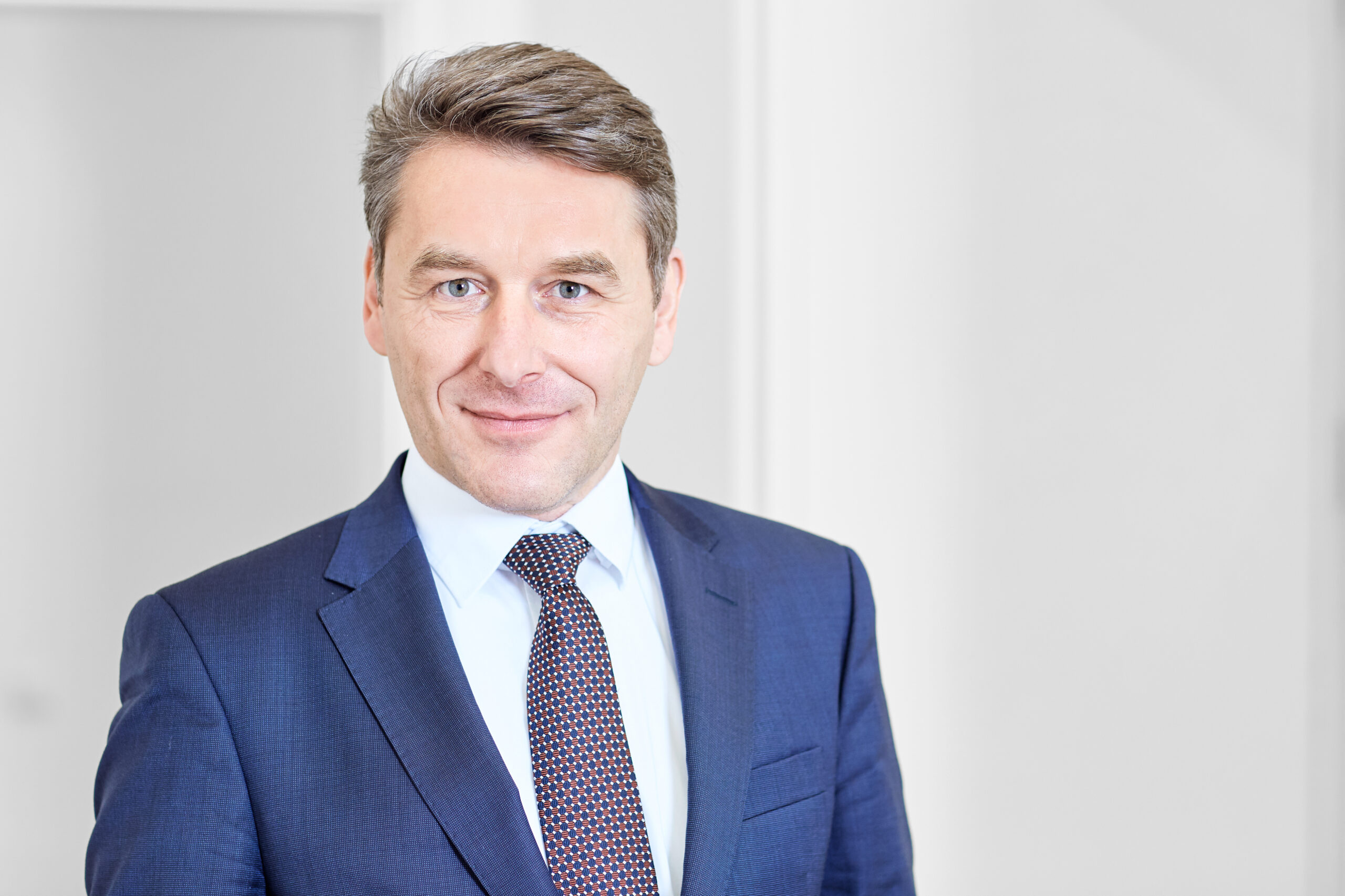 Herr Wolfgang Hierl